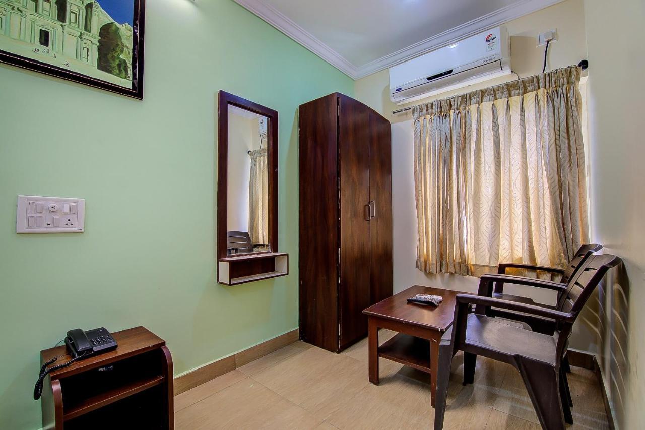 Oyo Lalitha Delight Hotel Visakhapatnam Exterior foto